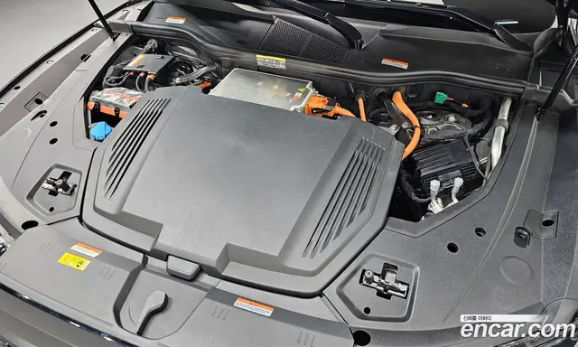 Audi SQ8 e-tron 2024 0.3 автомат (гидро), миниатюра 6