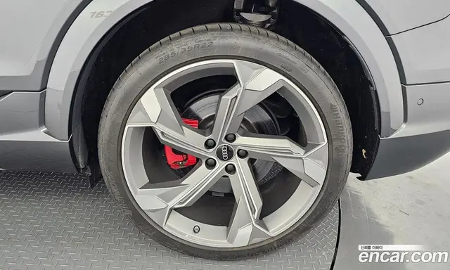 Audi SQ8 e-tron 2024 0.3 автомат (гидро), миниатюра 7