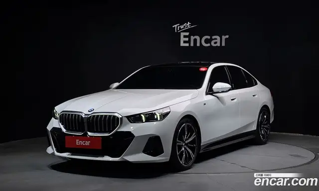 BMW 5 серия, 2024, 5 015 км