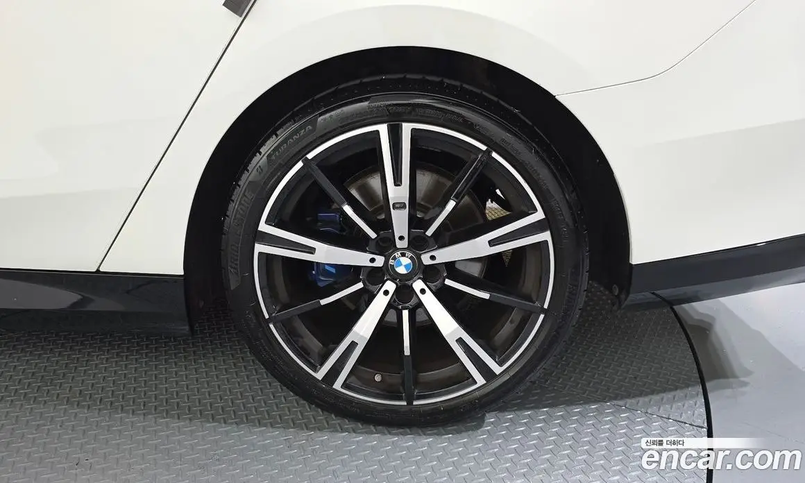 BMW 5 серия 2025 2.0 автомат (гидро), фото 6