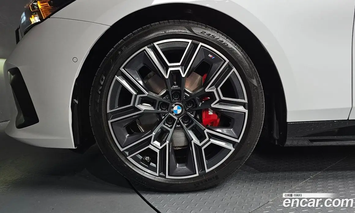 BMW 5 серия 2025 2.0 автомат (гидро), фото 4