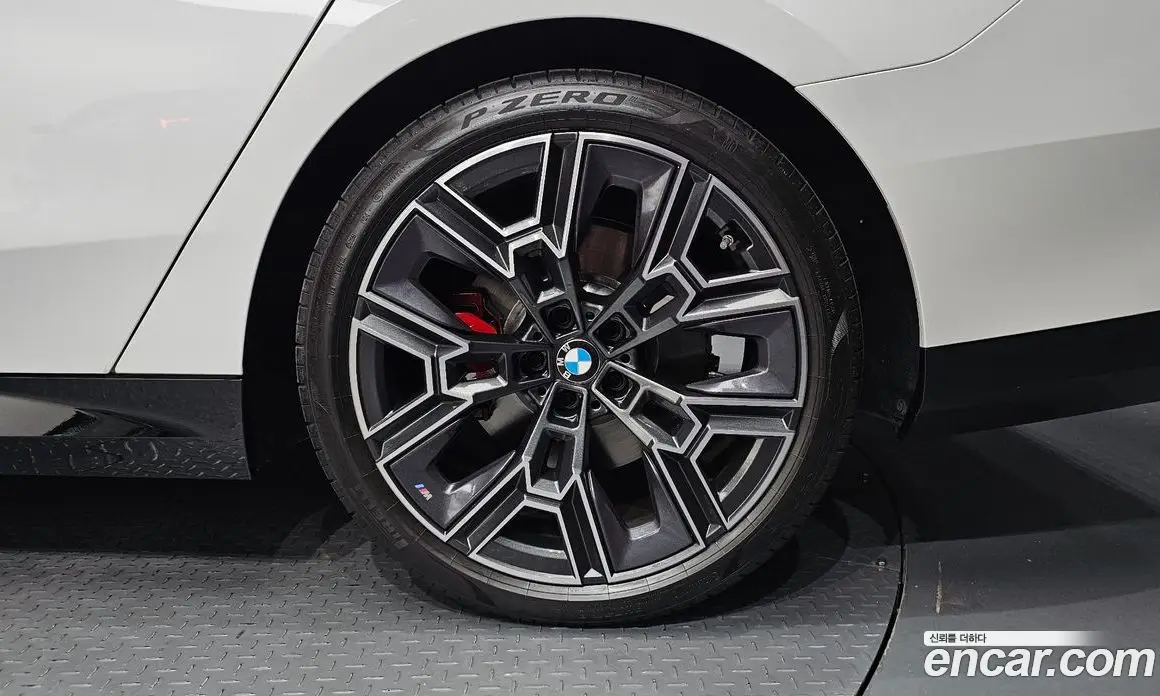 BMW 5 серия 2025 2.0 автомат (гидро), фото 6