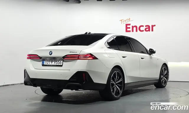 BMW 5 серия, 2025, 8 215 км