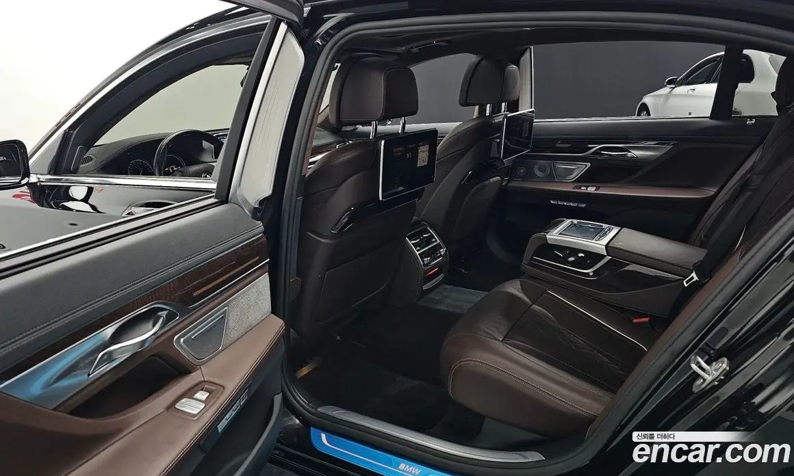 BMW 7 серия 2016 4.4 автомат (гидро), фото 17