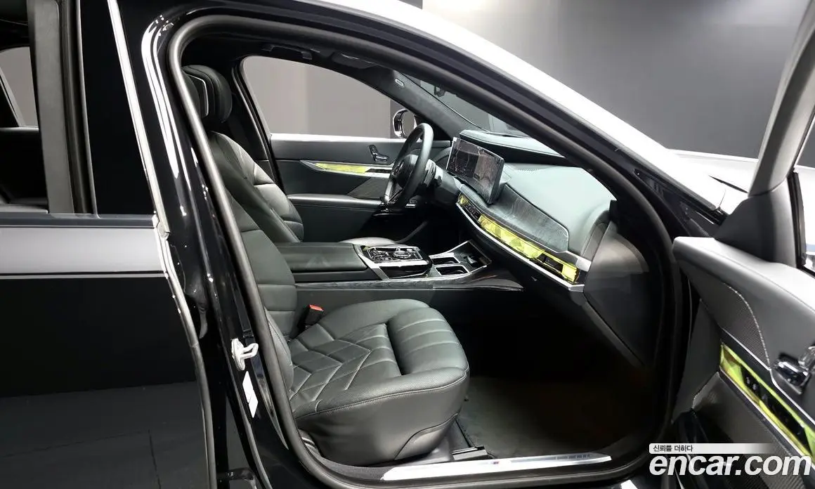 BMW 7 серия 2023 3.0 автомат (гидро), фото 17