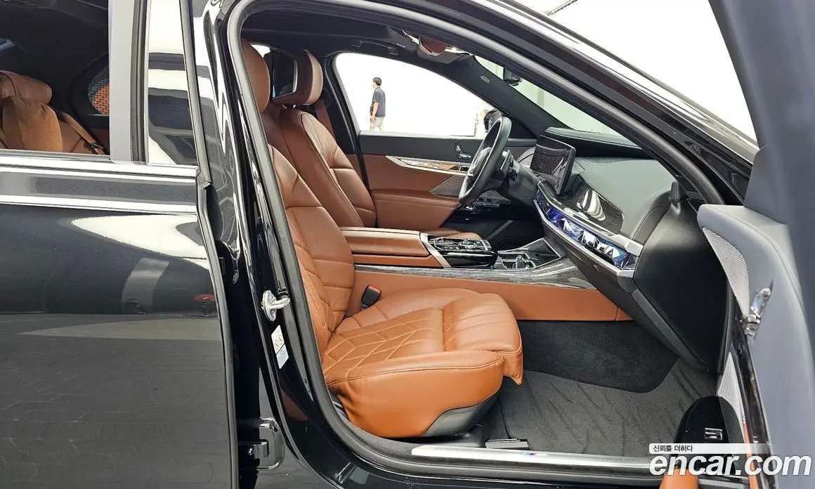 BMW 7 серия 2023 3.0 автомат (гидро), фото 17