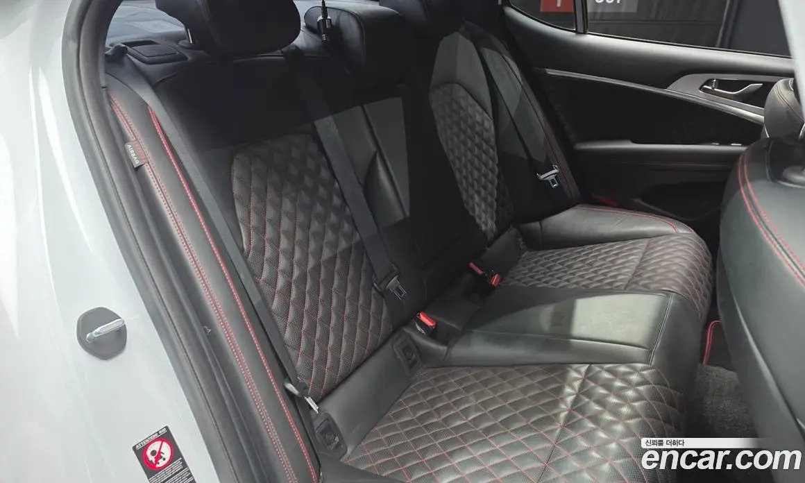 Genesis G70 2018 2.0 автомат (гидро), фото 16 Genesis G70 2018 2.0 автомат (гидро), фото 16