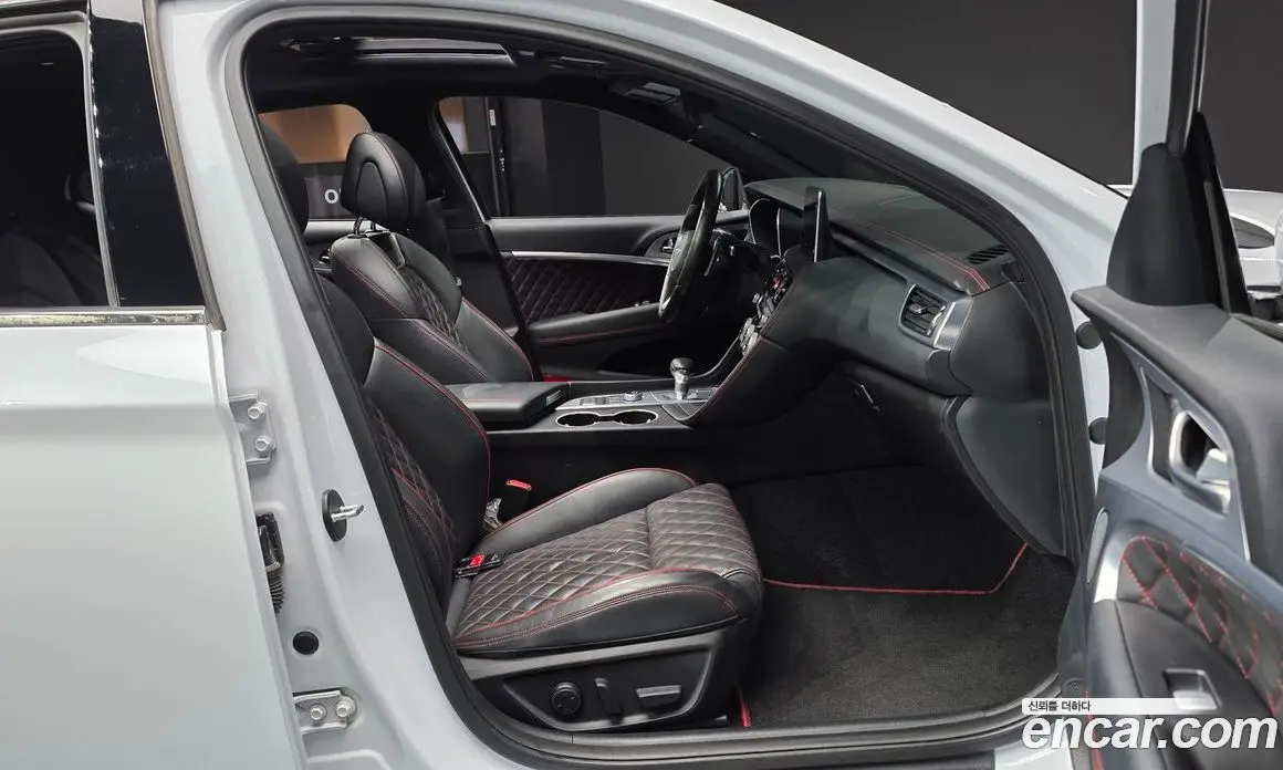 Genesis G70 2018 2.0 автомат (гидро), фото 18 Genesis G70 2018 2.0 автомат (гидро), фото 18