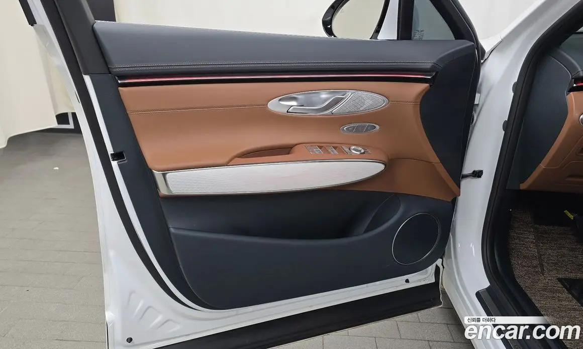Genesis GV70 2025 2.5 автомат (гидро), фото 13