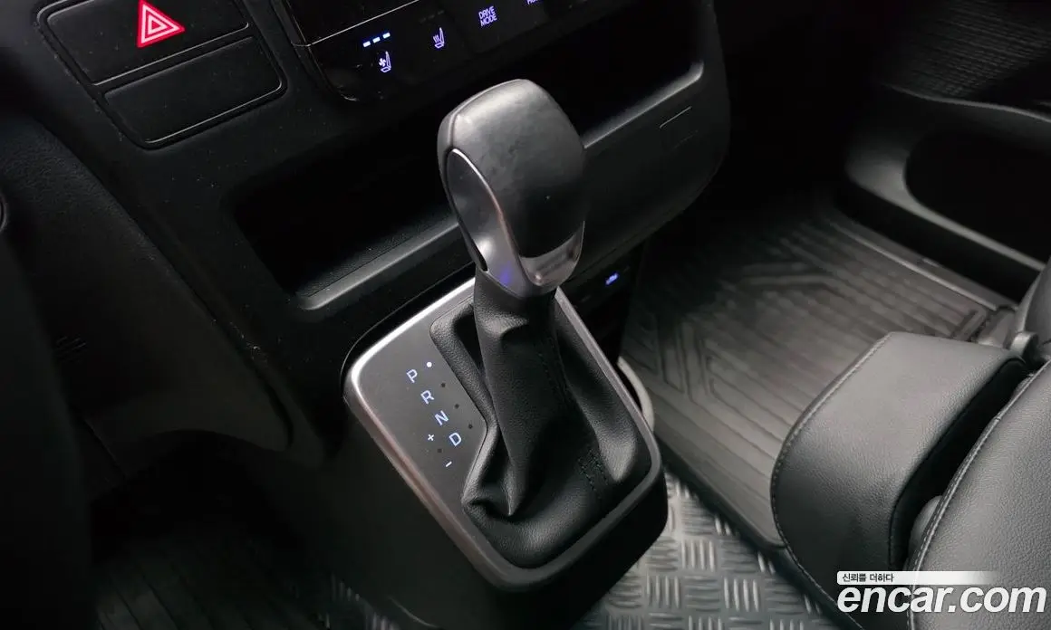 Hyundai Staria 2023 2.2 автомат (гидро), фото 12