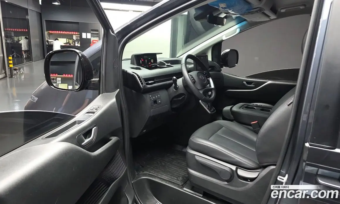 Hyundai Staria 2023 2.2 автомат (гидро), фото 13