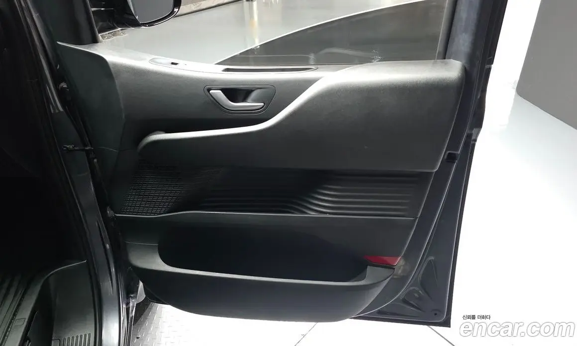 Hyundai Staria 2023 2.2 автомат (гидро), фото 14