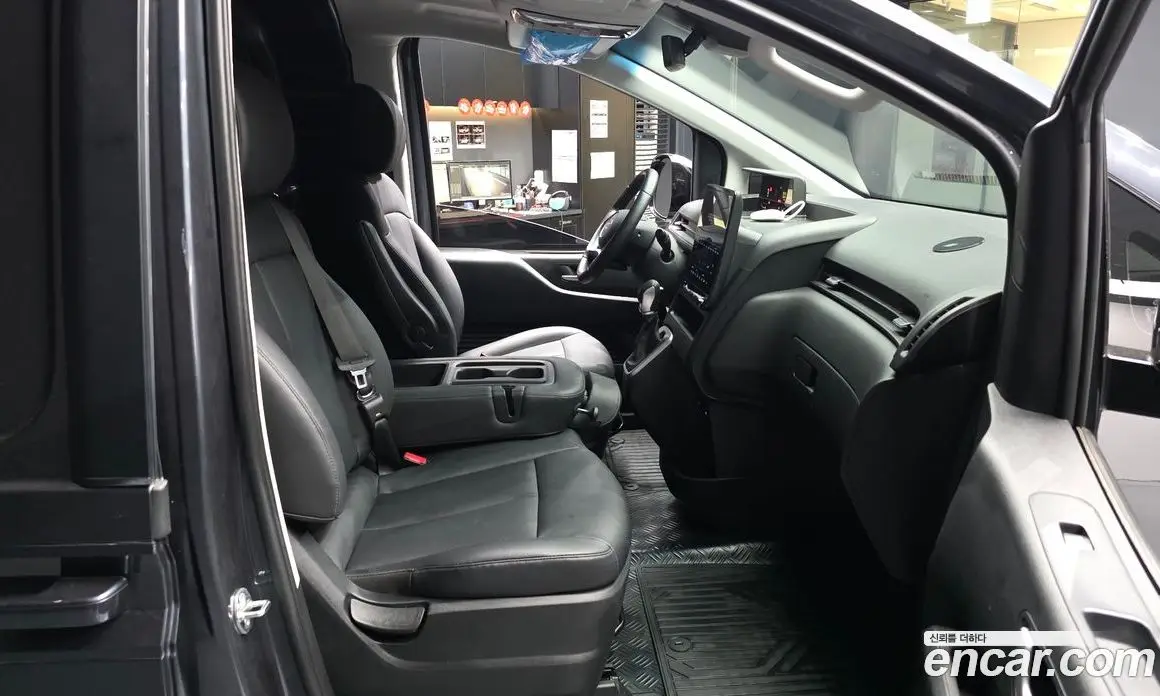 Hyundai Staria 2023 2.2 автомат (гидро), фото 17