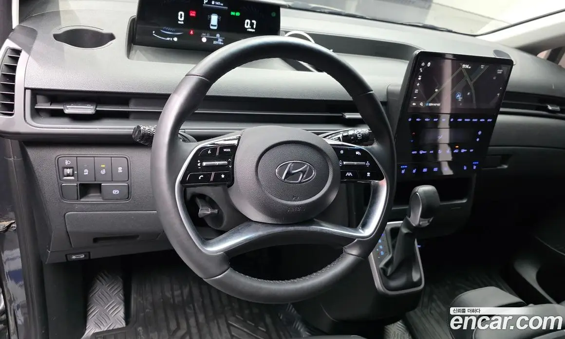 Hyundai Staria 2023 2.2 автомат (гидро), фото 19