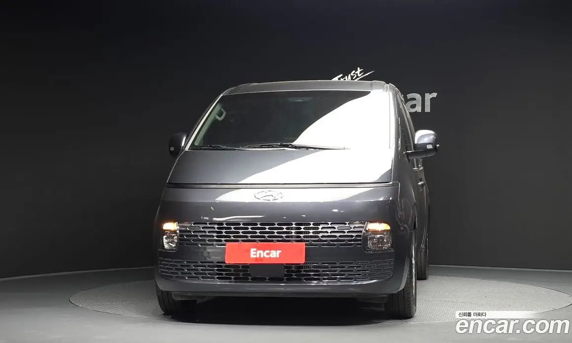Hyundai Staria 2023 2.2 автомат (гидро), фото 3