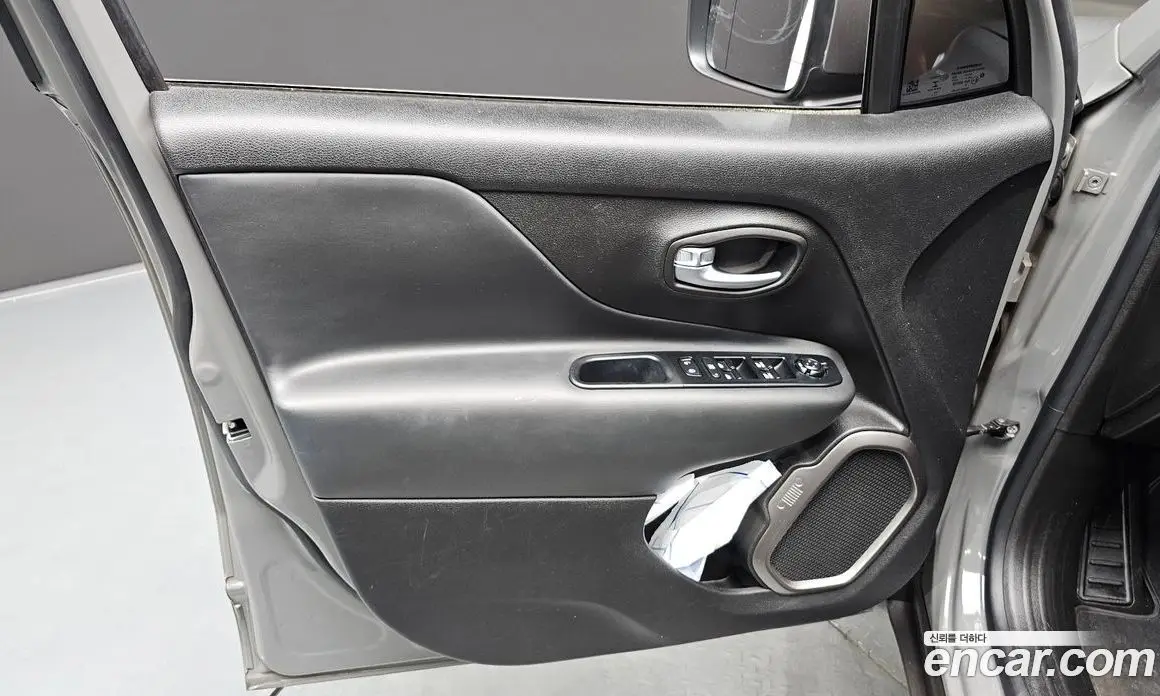 Jeep Renegade 2019 2.4 автомат (гидро), фото 14 Jeep Renegade 2019 2.4 автомат (гидро), фото 14