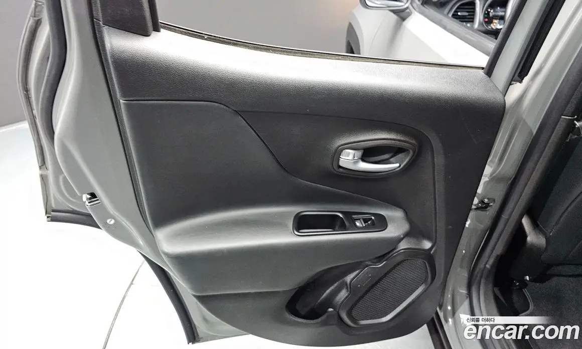 Jeep Renegade 2019 2.4 автомат (гидро), фото 15 Jeep Renegade 2019 2.4 автомат (гидро), фото 15