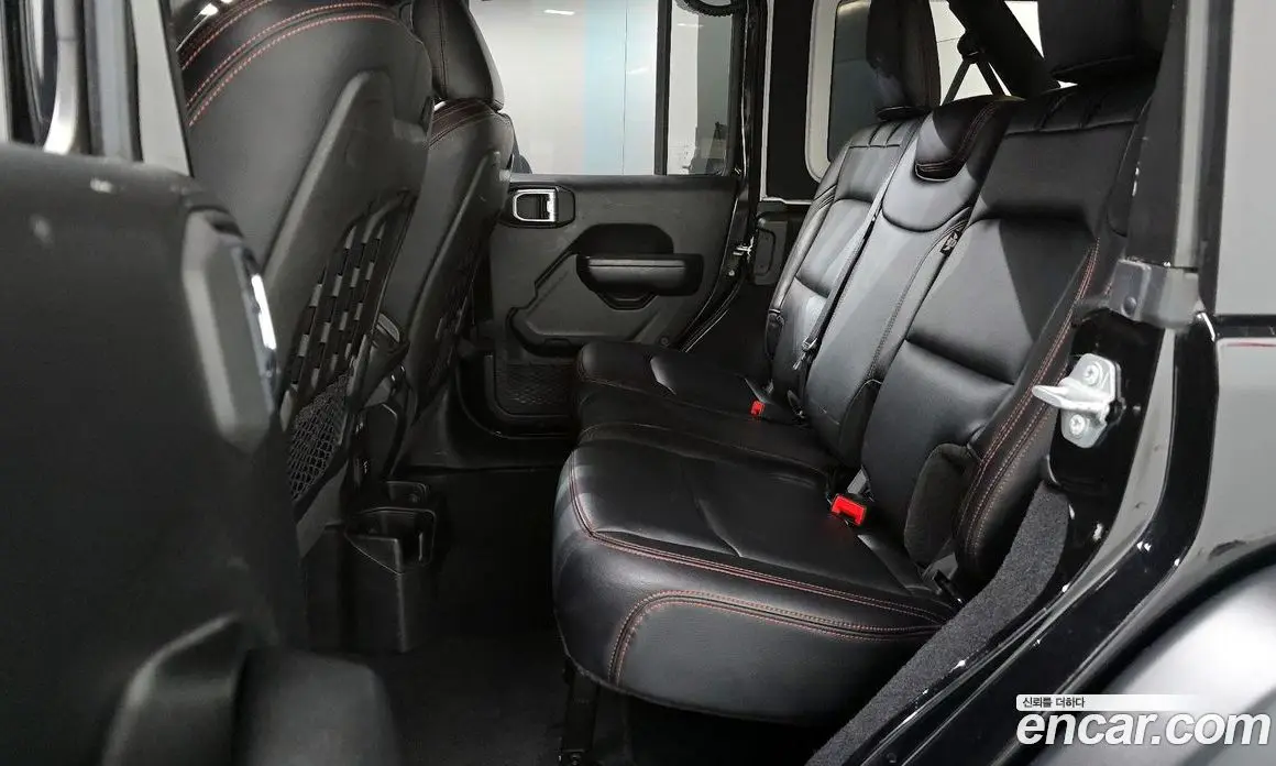 Jeep Wrangler 2018 2.0 автомат (гидро), фото 18 Jeep Wrangler 2018 2.0 автомат (гидро), фото 18
