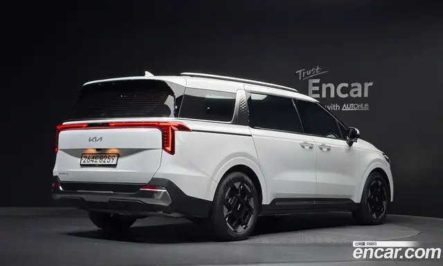 Kia Carnival 2023 2.2 автомат (гидро), миниатюра 2