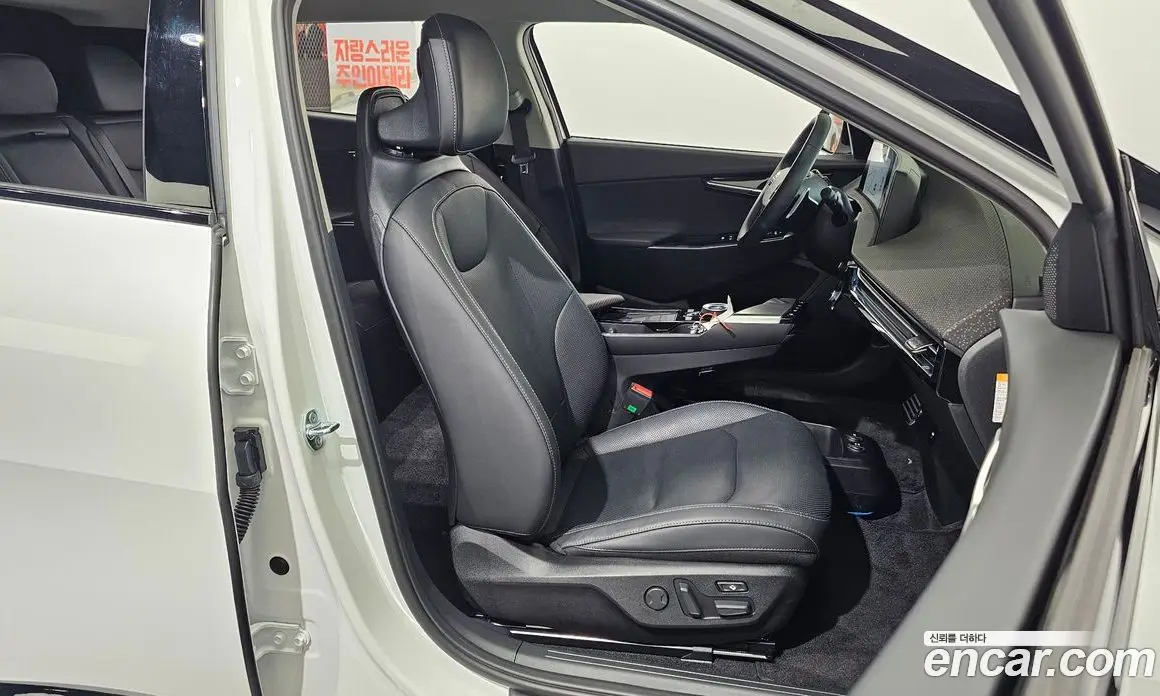 Kia EV6 2024 0.1 автомат (гидро), фото 16 Kia EV6 2024 0.1 автомат (гидро), фото 16