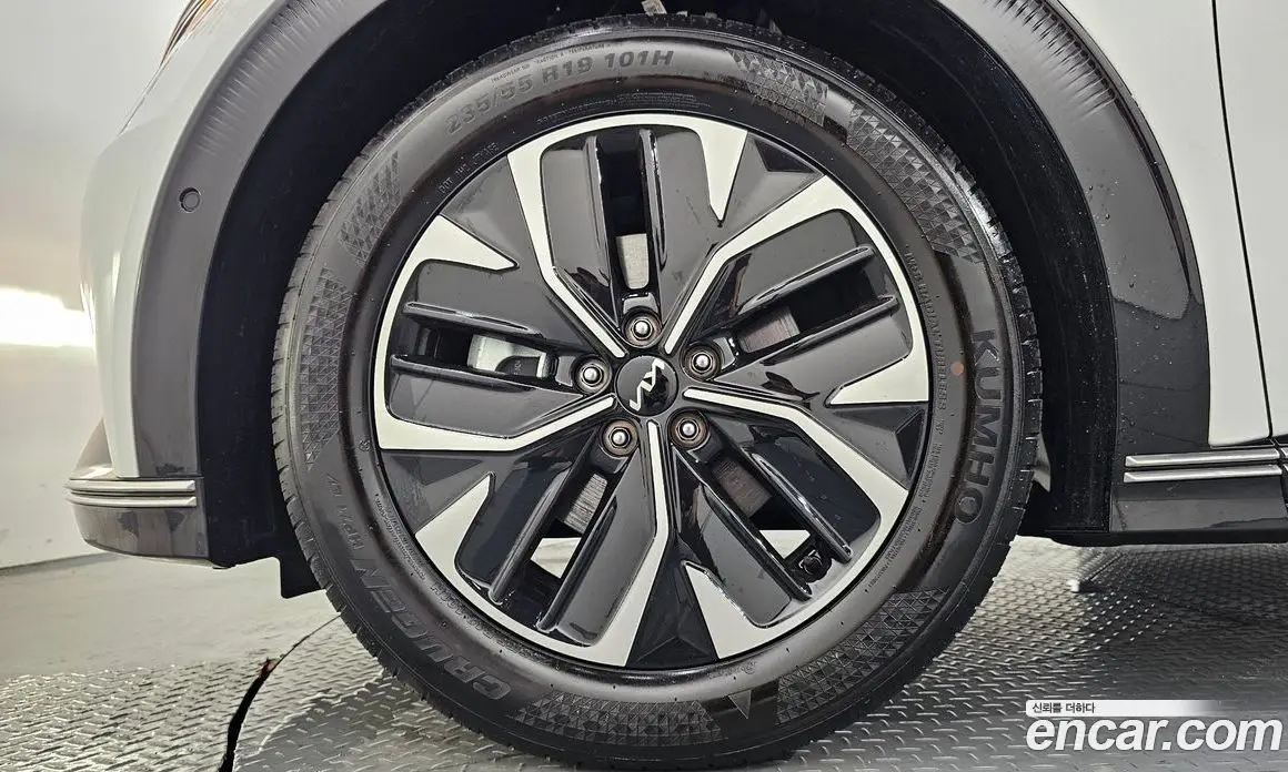 Kia EV6 2024 0.1 автомат (гидро), фото 5 Kia EV6 2024 0.1 автомат (гидро), фото 5