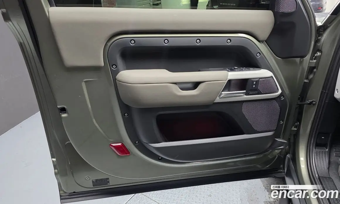 Land Rover Defender 2021 3.0 автомат (гидро), фото 14