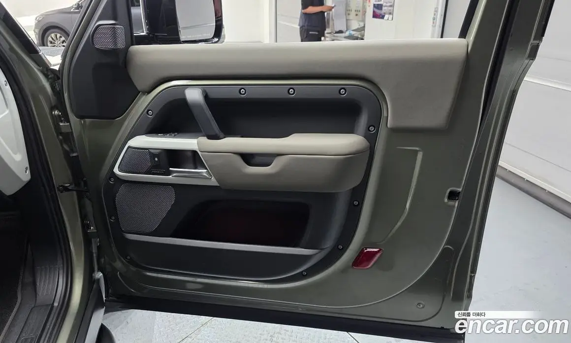 Land Rover Defender 2021 3.0 автомат (гидро), фото 15