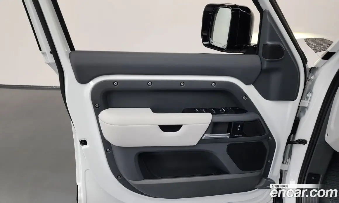 Land Rover Defender 2025 3.0 автомат (гидро), фото 14