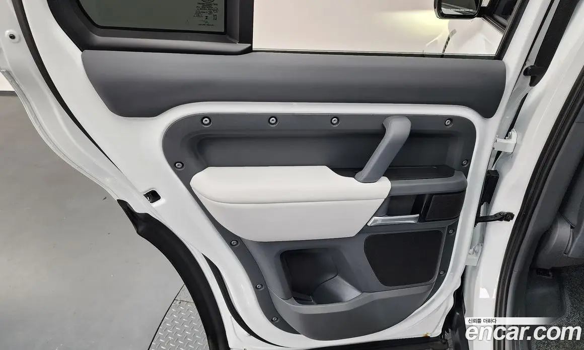 Land Rover Defender 2025 3.0 автомат (гидро), фото 15