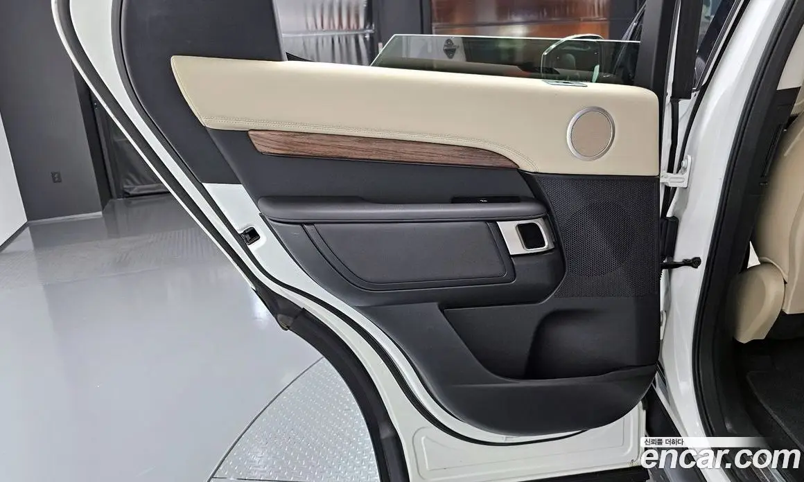 Land Rover Discovery 2019 3.0 автомат (гидро), фото 15