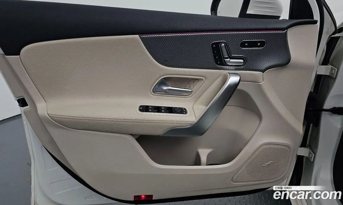 Mercedes-Benz A-Class 2021 2.0 автомат (гидро), фото 13