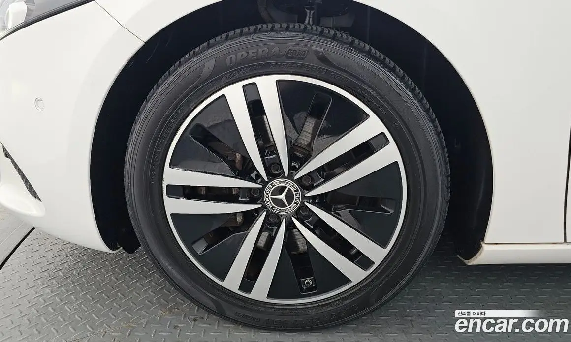 Mercedes-Benz A-Class 2021 2.0 автомат (гидро), фото 4