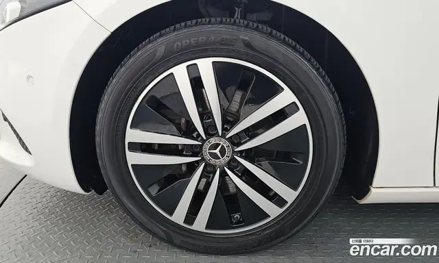 Mercedes-Benz A-Class 2021 2.0 автомат (гидро), миниатюра 4