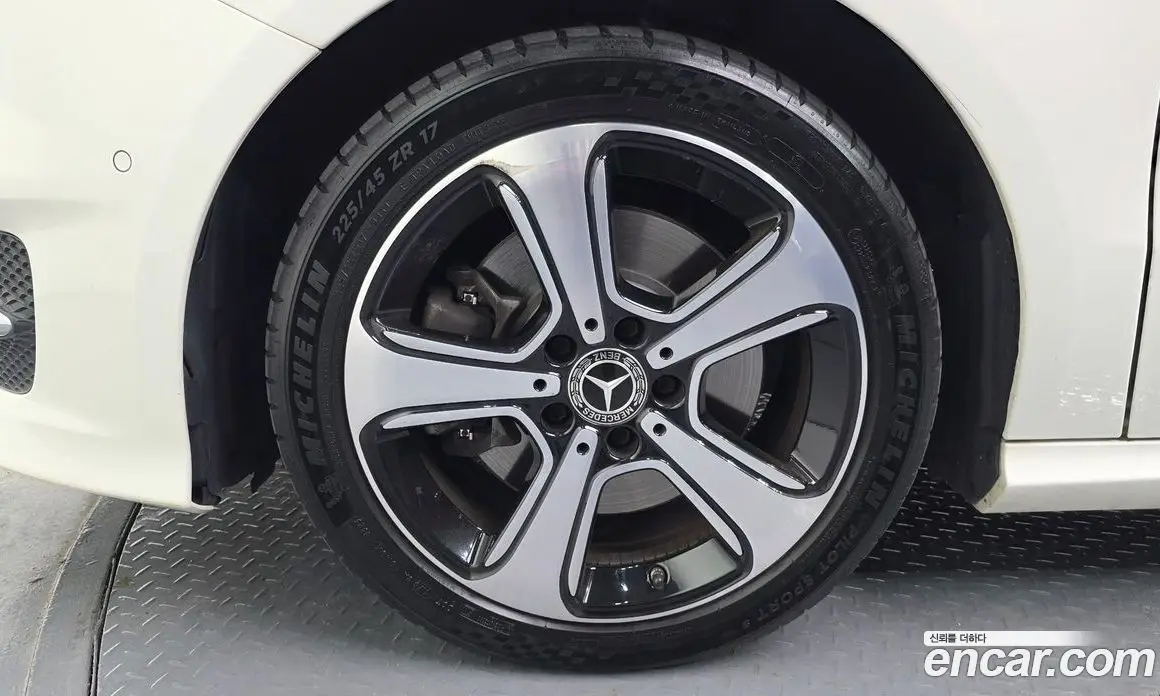 Mercedes-Benz B-Class 2018 2.0 автомат (гидро), фото 5 Mercedes-Benz B-Class 2018 2.0 автомат (гидро), фото 5