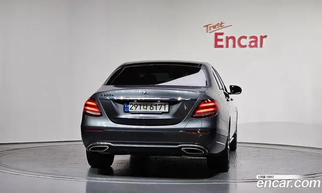 Mercedes-Benz E-Class 2019 2.0 автомат (гидро), миниатюра 4 Mercedes-Benz E-Class 2019 2.0 автомат (гидро), миниатюра 4