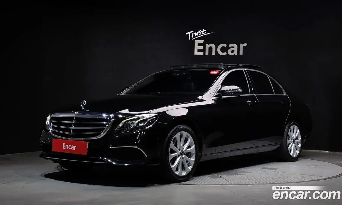 Mercedes-Benz E-Class 2019 2.0 автомат (гидро), фото 1 Mercedes-Benz E-Class 2019 2.0 автомат (гидро), фото 1