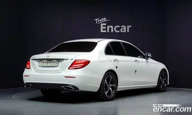 Mercedes-Benz E-Class 2020 2.0 автомат (гидро), миниатюра 2