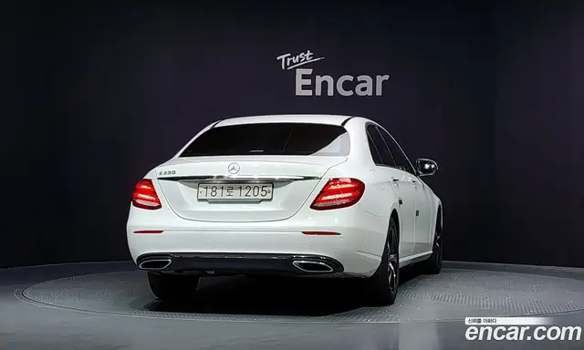Mercedes-Benz E-Class 2020 2.0 автомат (гидро), миниатюра 4