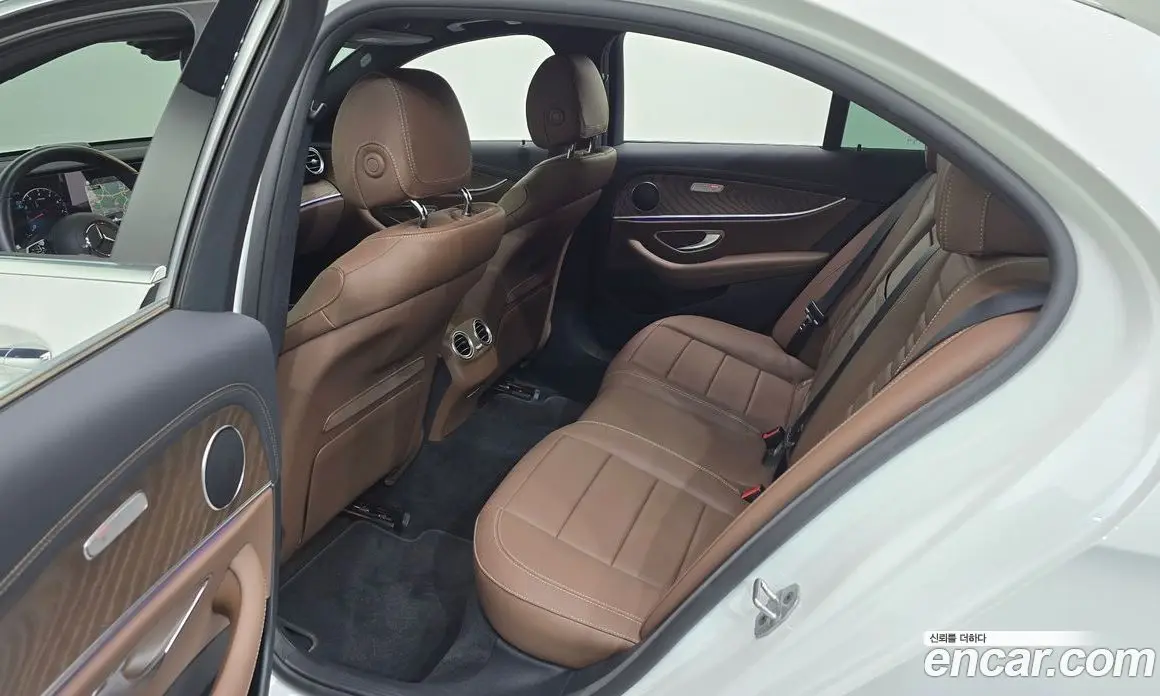 Mercedes-Benz E-Class 2022 2.0 автомат (гидро), фото 17