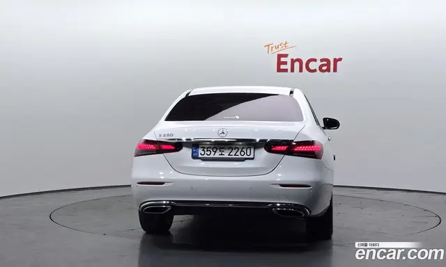Mercedes-Benz E-Class 2022 2.0 автомат (гидро), миниатюра 4