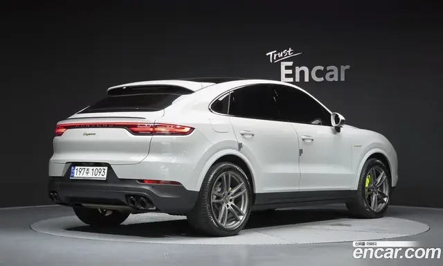 Porsche Cayenne 2023 3.0 автомат (гидро), миниатюра 2