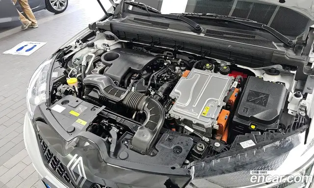 Renault (Samsung) Arkana 2024 1.6 автомат (гидро), миниатюра 6 Renault (Samsung) Arkana 2024 1.6 автомат (гидро), миниатюра 6