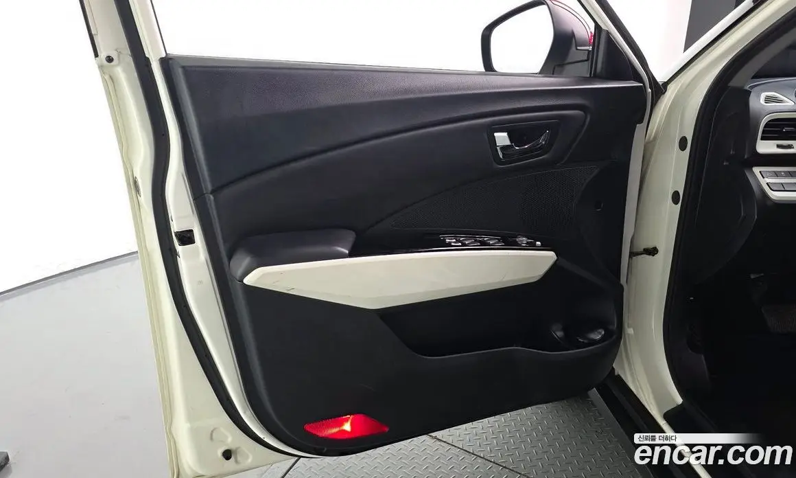 SsangYong TIBOLI 2015 1.6 автомат (гидро), фото 14