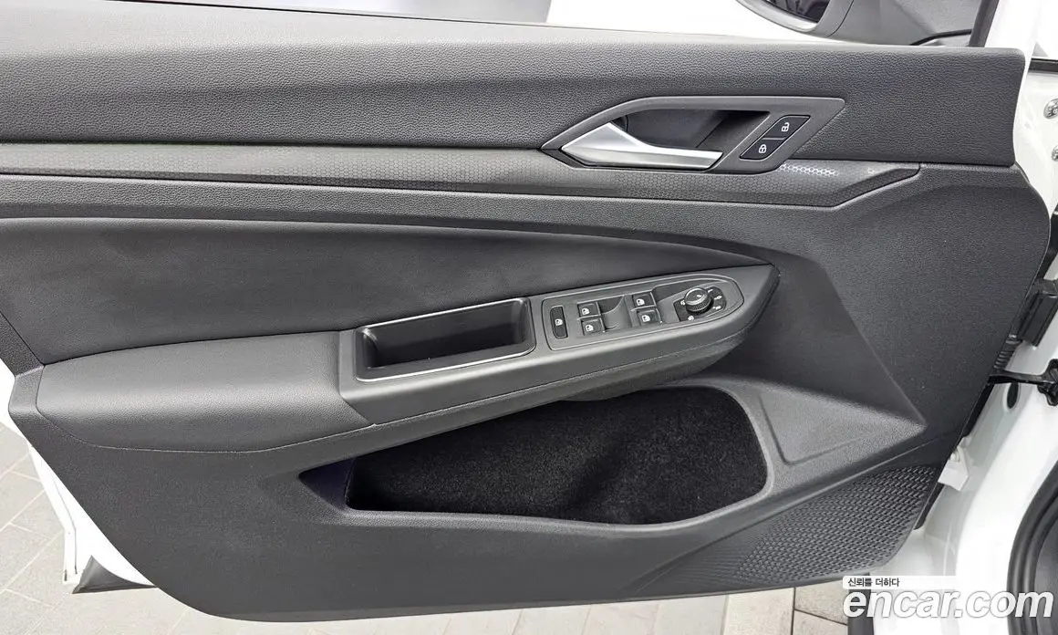 Volkswagen Golf 2024 2.0 автомат (гидро), фото 14