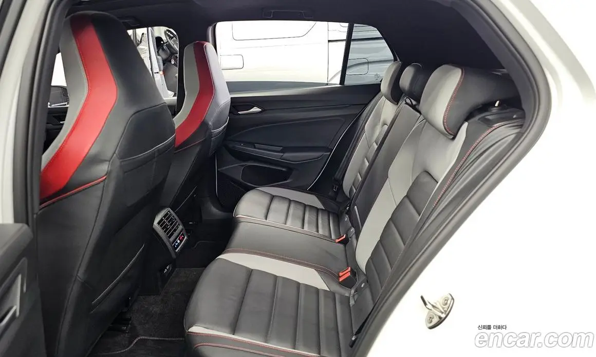 Volkswagen Golf 2024 2.0 автомат (гидро), фото 16