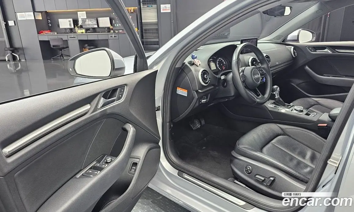 Audi A3 2018 2.0 автомат (гидро), фото 12 Audi A3 2018 2.0 автомат (гидро), фото 12