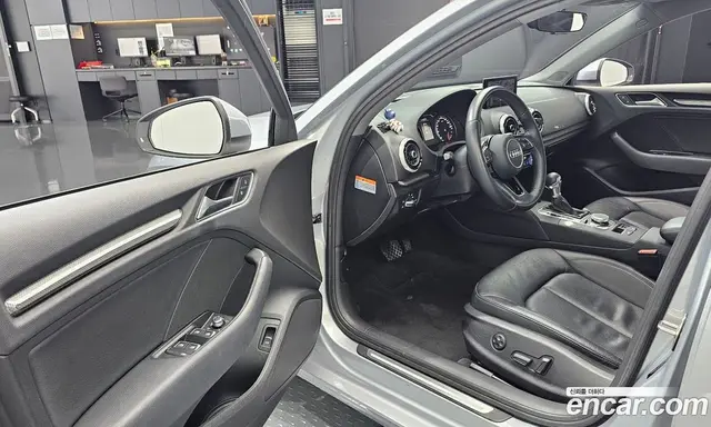 Audi A3 2018 2.0 автомат (гидро), миниатюра 12