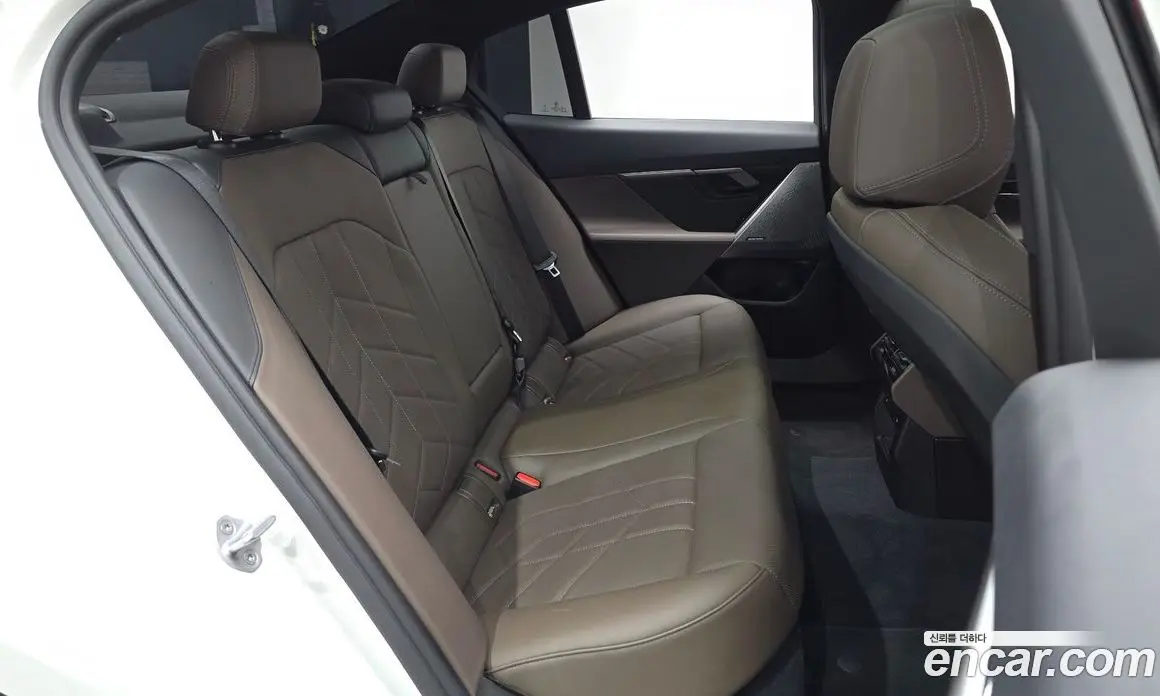 BMW 5 серия 2025 2.0 автомат (гидро), фото 17