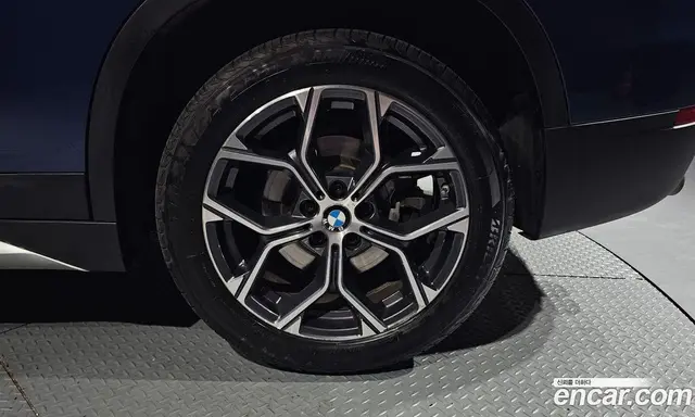 BMW X1 2021 2.0 автомат (гидро), миниатюра 7