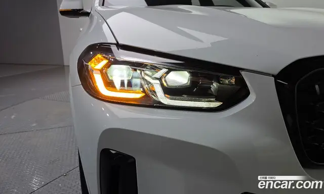 BMW X4 2025 2.0 автомат (гидро), миниатюра 8